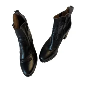 Nero Giardini Black Leather Metal Studs Side Zip Chunky Rubber Platform Boots