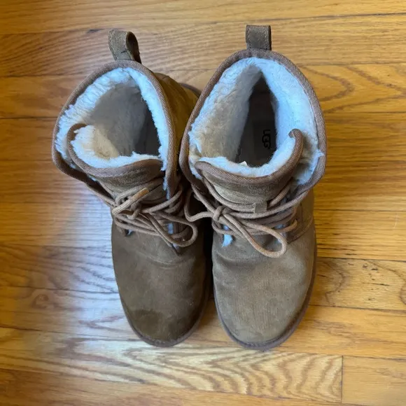 Neumel Uggs | Chestnut | Size 11 US/ 44 EU |
