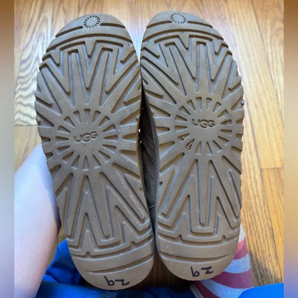 Neumel Uggs | Chestnut | Size 11 US/ 44 EU |