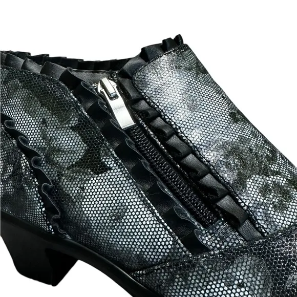 NEW Alegria by PG Lite Hannah Black and Silver Floral Textured Boots Sz 39 9/9.5