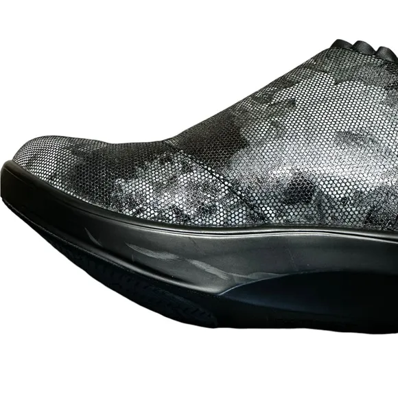 NEW Alegria by PG Lite Hannah Black and Silver Floral Textured Boots Sz 39 9/9.5
