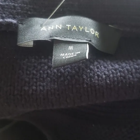 NEW! ANN TAYLOR Navy Knit Grommet Long Sleeve Sweater Medium.