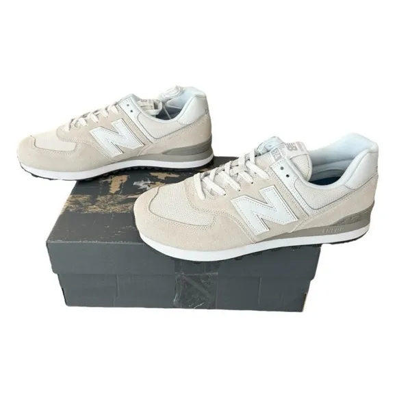 New Balance 574 Core Classics Men's Size 13 Women Size 11.5 Sneakers ML574EVW