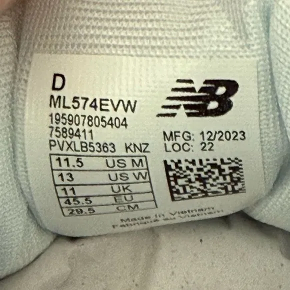 New Balance 574 Core Classics Men's Size 13 Women Size 11.5 Sneakers ML574EVW