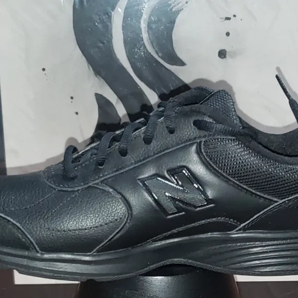 New Balance Men's Black Athletic Shoes