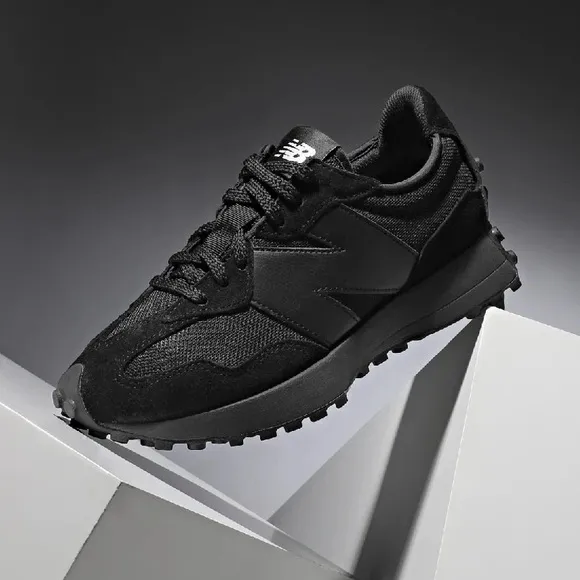 New Balance Men's Black Sneakers