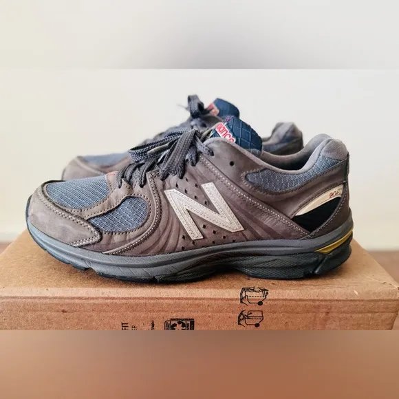 New Balance Men's Brown and Gray Athletic Shoes