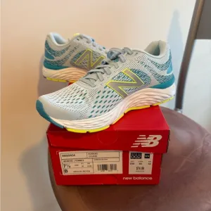 New Balance Women's 680 V.6 Shoes  - size 7.5