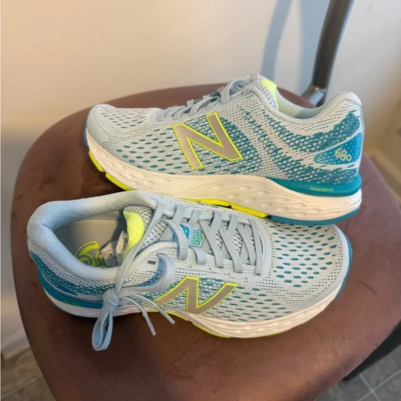 New Balance Women's 680 V.6 Shoes  - size 7.5
