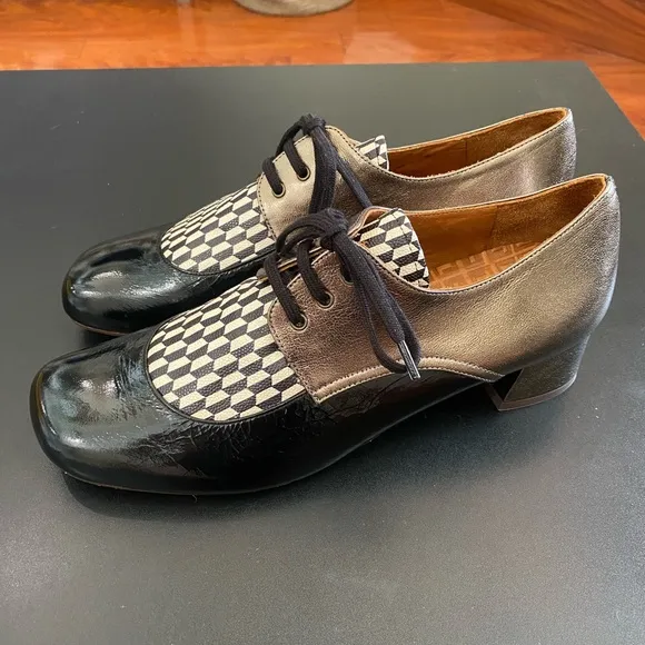 New Chie Mihara Pump in Black / Platinum in Size EU 39.5 / US 9