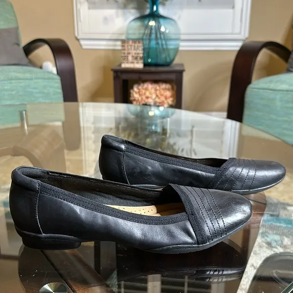 New! Clark’s Collection Leather Ballet Flats - Sara Erin in black size 8