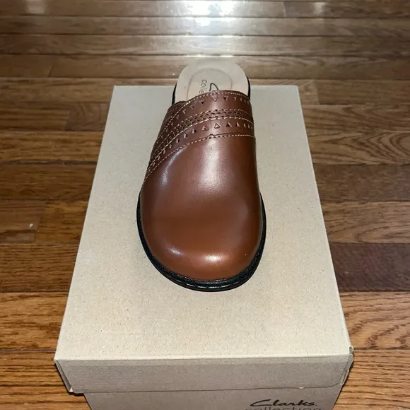 NEW Clarks Leather Laurieann Ease Slip On Mule Flats Dark Tan Women’s Size 5.5