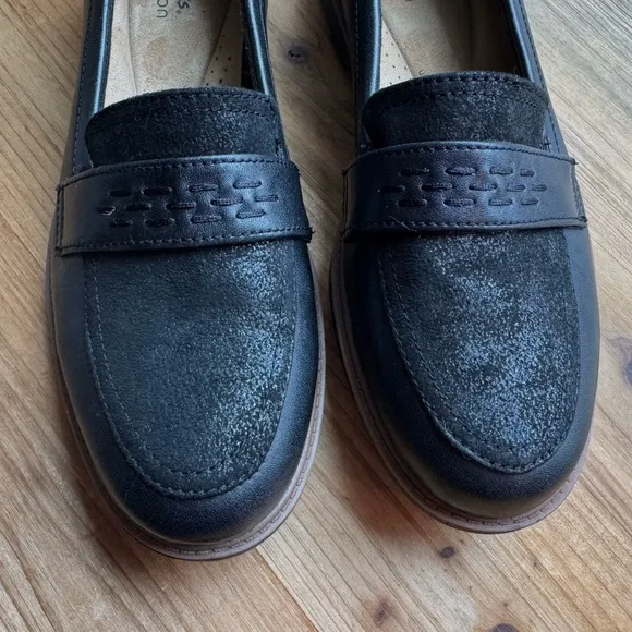 NEW Clarks Womens Raisie Jump Slip-On Loafer Black Flat Shoes 9.5