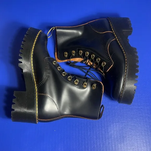 NEW DM Dr Martens Black Leather Leona Platform Lace Up Boots 9 W 7 UK
