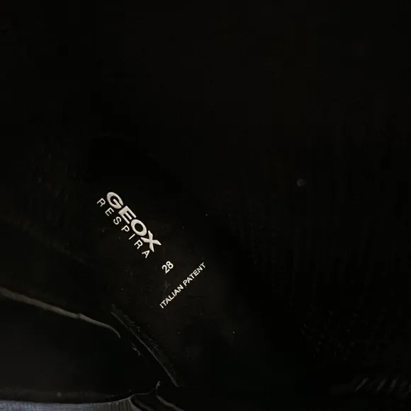 New Geox Girls MidCalf Waxed Leather Black Side Zipper Boots Size EU 28/US 10.5