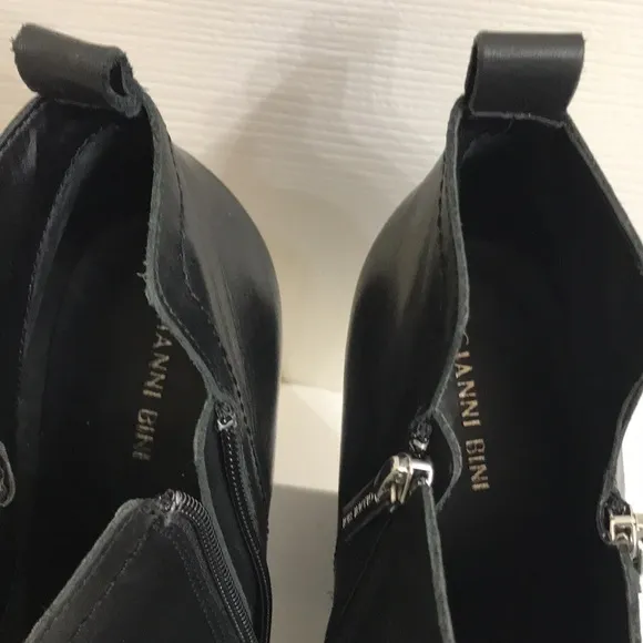 New! Gianni Bini double zipper leather boots