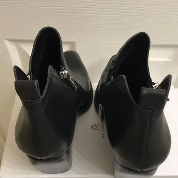 New! Gianni Bini double zipper leather boots