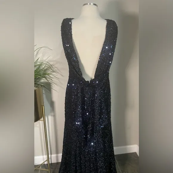 New! Mac Duggal Midnight Cowl Back Boat Neck Sequined Evening Gown 26331‎ Sz 10
