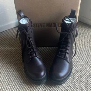 NEW Steve Madden lace up combat boots brown 8.5