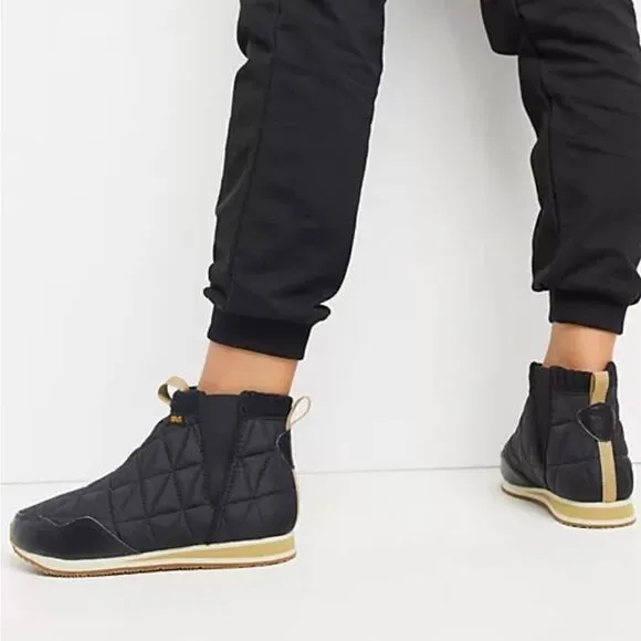 New Teva moccasins  boots size 6,8,9 black New