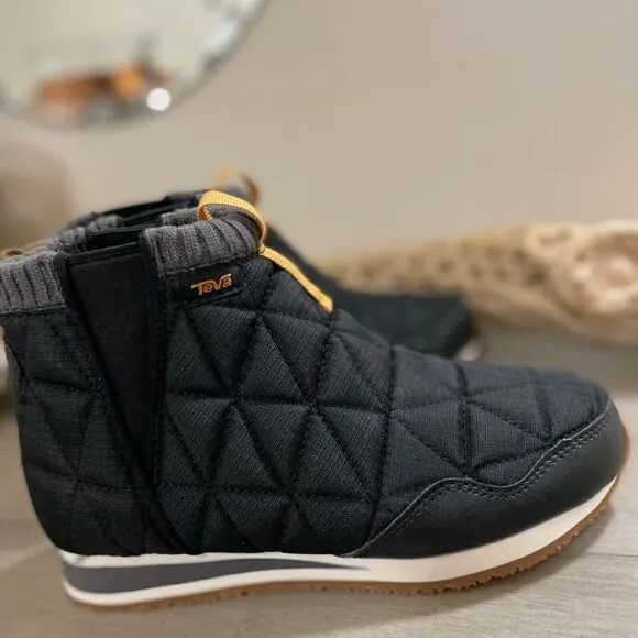 New Teva moccasins  boots size 6,8,9 black New