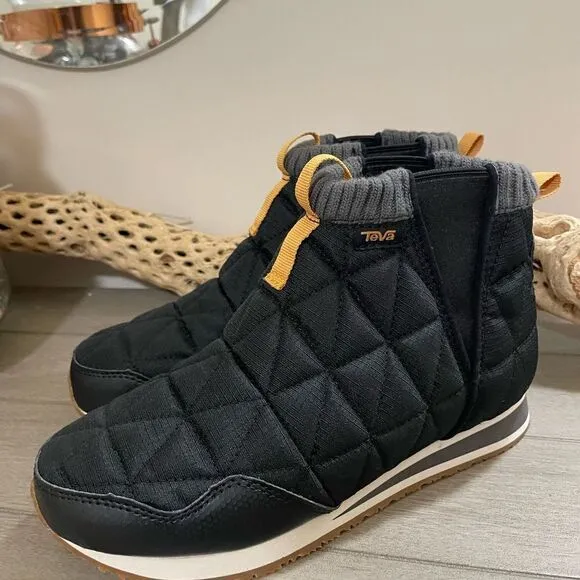 New Teva moccasins  boots size 6,8,9 black New