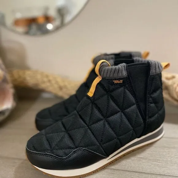 New Teva moccasins  boots size 6,8,9 black New