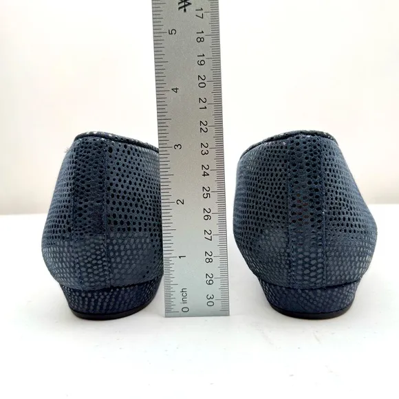 NEW VANELi Sz 9.5W Women’s Ganet Pointed Slip On Ballet Flats in Navy Print
