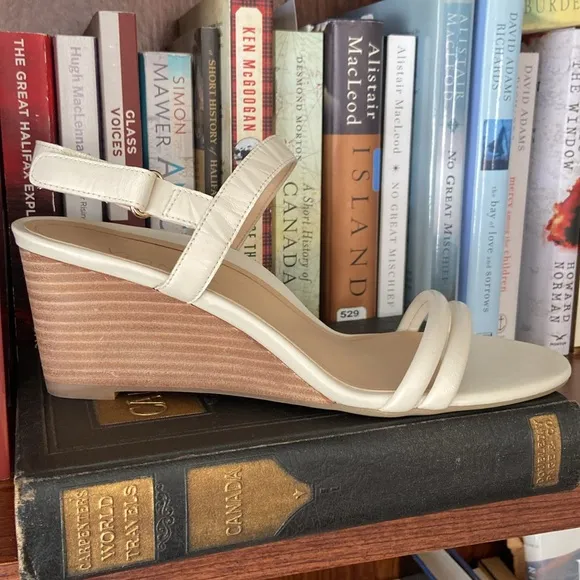 New! VIONIC Emmy Wedge Sandals in Cream Leather Women's Size 9.5