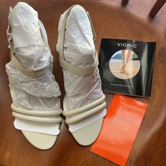 New! VIONIC Emmy Wedge Sandals in Cream Leather Women's Size 9.5