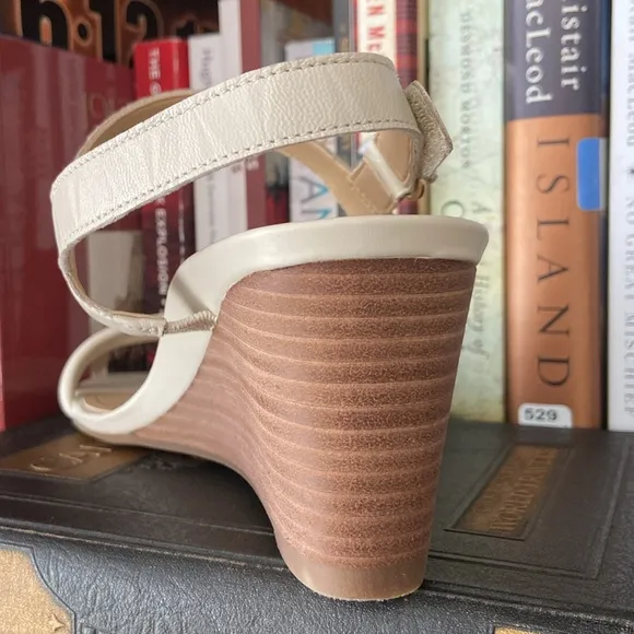 New! VIONIC Emmy Wedge Sandals in Cream Leather Women's Size 9.5