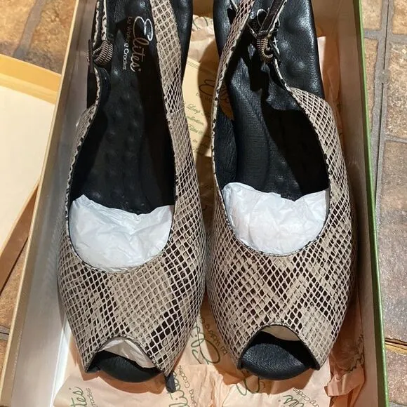 NIB Elites by Walking Cradle Leather Snakeskin slingback Wedges size 10.5