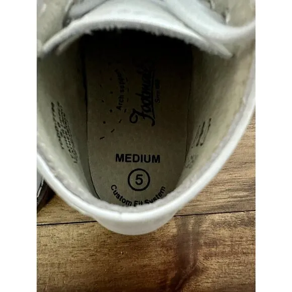 NIB Footmates White Leather Todd Boots 5