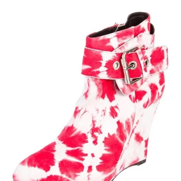 NIB suede Elyse Walker tie-dye ankle boots