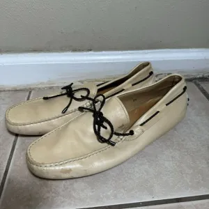 NICE Tod's Gommino Men’s 9.5 Driving Shoes Tan Beige Luxury Loafer Slip On