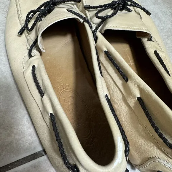 NICE Tod's Gommino Men’s 9.5 Driving Shoes Tan Beige Luxury Loafer Slip On