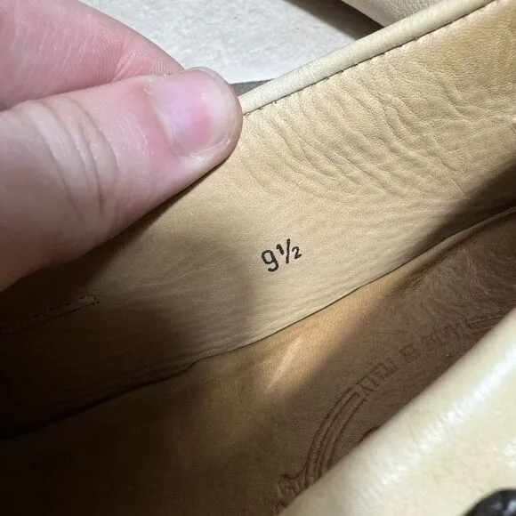 NICE Tod's Gommino Men’s 9.5 Driving Shoes Tan Beige Luxury Loafer Slip On
