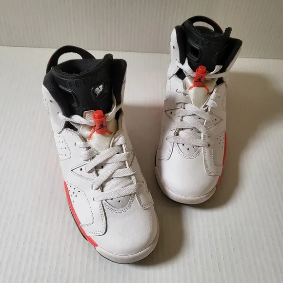 NIKE Air Jordan 6 Retro Kids Hi-Top White/ Red Infrared Sneakers Size 4y