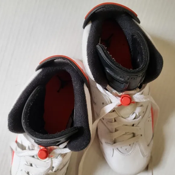 NIKE Air Jordan 6 Retro Kids Hi-Top White/ Red Infrared Sneakers Size 4y