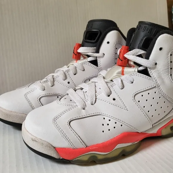 NIKE Air Jordan 6 Retro Kids Hi-Top White/ Red Infrared Sneakers Size 4y