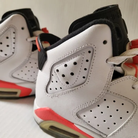 NIKE Air Jordan 6 Retro Kids Hi-Top White/ Red Infrared Sneakers Size 4y