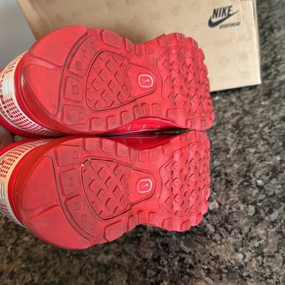Nike air max   2009  Red Athletic Shoes EUC 10.5