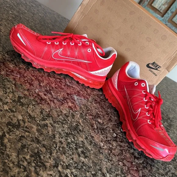 Nike air max   2009  Red Athletic Shoes EUC 10.5