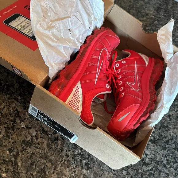 Nike air max   2009  Red Athletic Shoes EUC 10.5