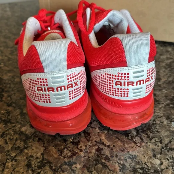 Nike air max   2009  Red Athletic Shoes EUC 10.5
