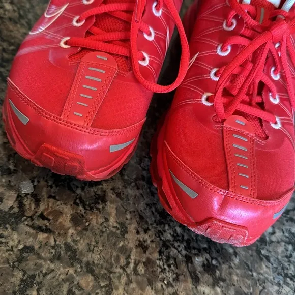 Nike air max   2009  Red Athletic Shoes EUC 10.5