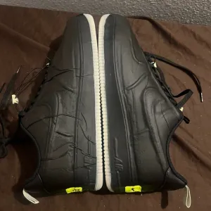 Nike Black Sneakers with Leather Upper a Midsole Air Force 1 Experimental Glow