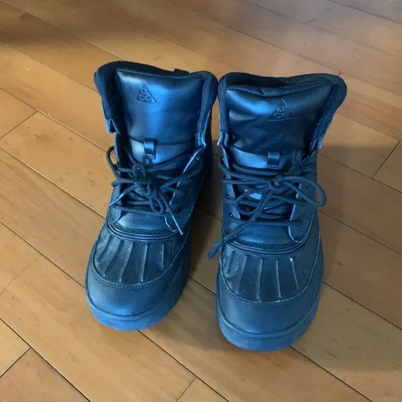 Nike boy ps wood side 2 ACGboots size 7