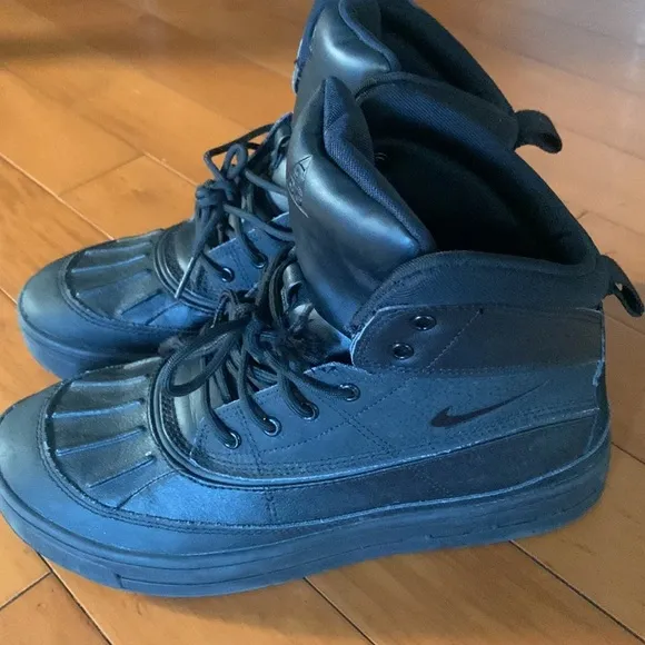 Nike boy ps wood side 2 ACGboots size 7
