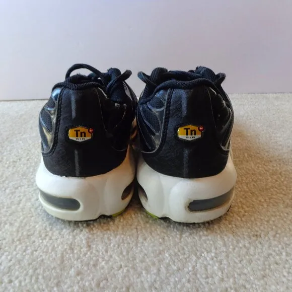 NIKE Kids Air Max‎ Plus I GS Black Volt  DM3264-001 Size 6.5Y